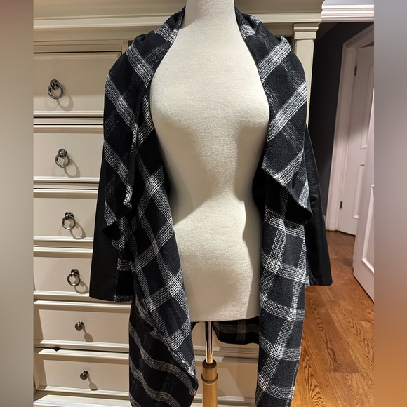 Use couple times it’s like new size medium good condition - Picture 3 of 3